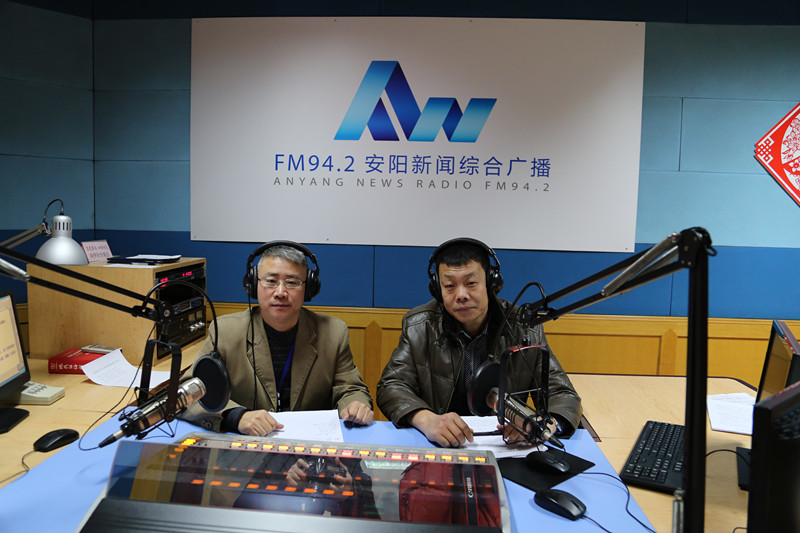 益和熱力公司董事長、總經(jīng)理?xiàng)钣婪逶谖沂芯W(wǎng)上市民之家與廣大用戶群眾及網(wǎng)友進(jìn)行了在線交流溝通